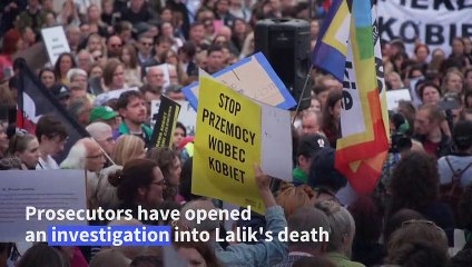 Poles protest restrictive abortion law after pregnant woman dies
