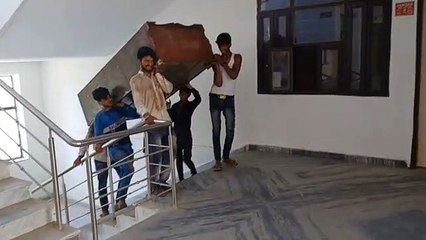 मिनी सचिवालय : एक चूक ले सकती है जान...देखें वीडियो