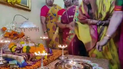 डोक्यावर तुळस वारकऱ्यांसोबत फुगडी सुप्रिया रमल्या वारीत_1