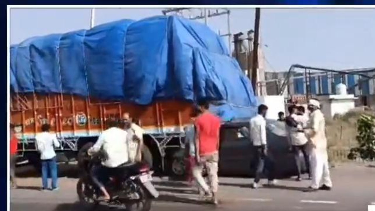 रायसेन: ट्रक में घुसी कार, ड़े परखच्चे, हादसे क...