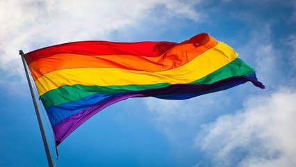 علم الشواذ في مول شهير يثير زوبعة في الأردن