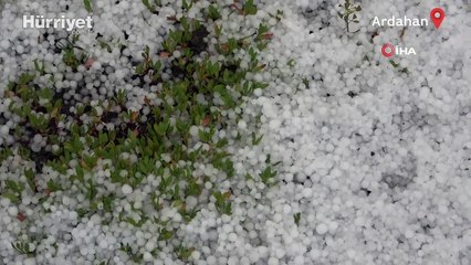 Dolu yağışı sonrası her yer beyaza büründü