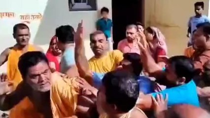 हटा: मंदिर परिसर में हुए विवाद ,जमकर चले लात घुसे, वीडियो हुआ वायरल