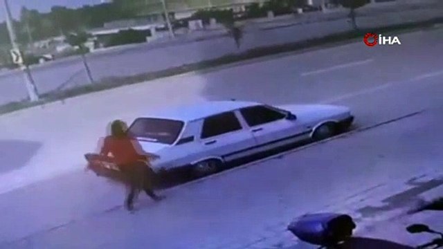 Adana’da sıradan bir gün: Bir kadın arabanın üstüne çıkıp böyle dans etti