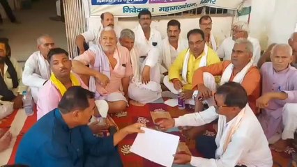 लखीसराय: केंद्र सरकार के खिलाफ महागठबंधन के नेताओं ने दिया धरना