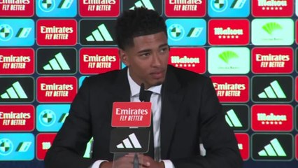 La mueca y la mirada de Butragueño después de que pregunten a Bellingham por Mbappé