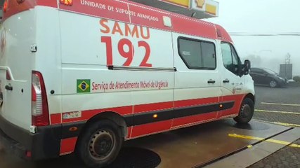 Samu atende vítima de queda na Avenida Brasil, no Centro