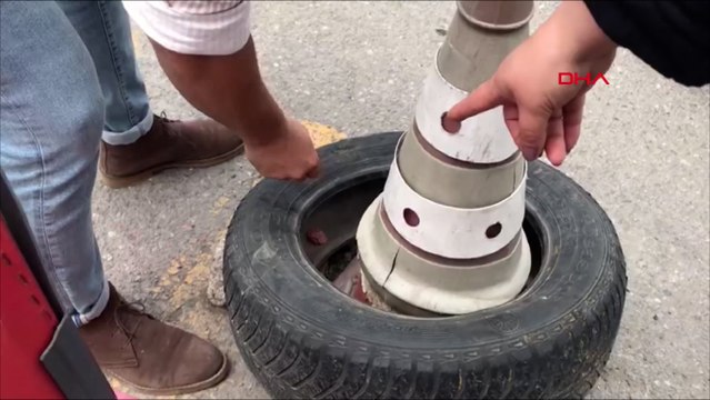 Polisi görünce uyuşturucuyu yol kenarına fırlattı