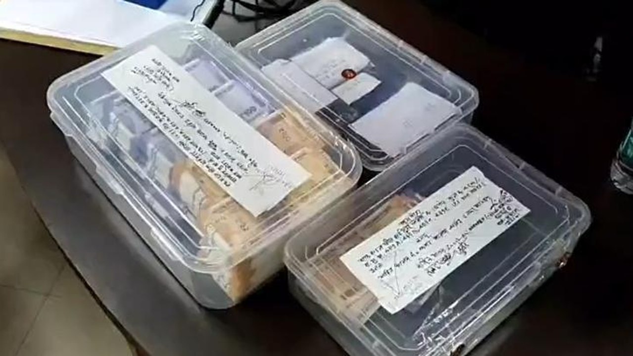 यूपी के इटावा में पकड़ा गया नकली नोटों का जखीरा, देखिए कौन हैं ये पांच तस्कर