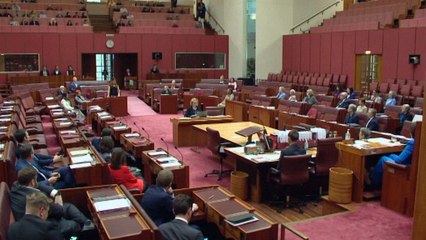 Senadora australiana denuncia colega por agressão sexual