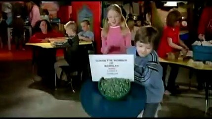 Une Famille Pour Noël Bande-annonce (EN)