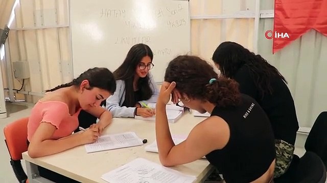 Depremzede öğrenciler YKS'ye çadır ve konteyner kentte hazırlandılar