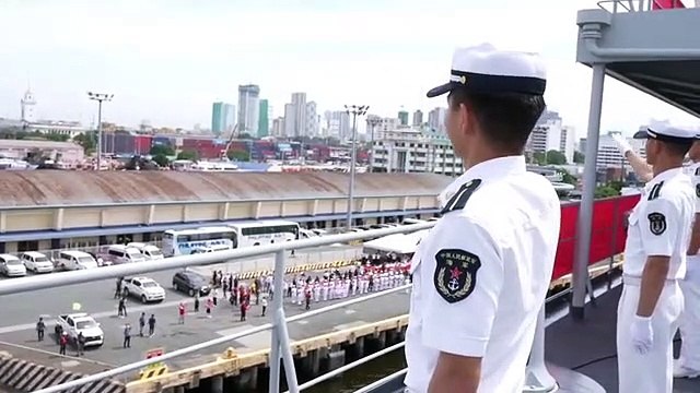 Çin donanma eğitim gemisi Filipinler'de iyi niyet ziyareti için limana demirledi