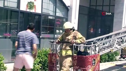 Kağıthane'de rezidansta yangın: Mahsur kalan vatandaşlar böyle kurtarıldı