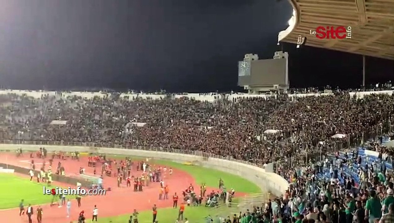 جمهور الرجاء يحتفل على طريقة _سطلانة_ بعد فوزه...