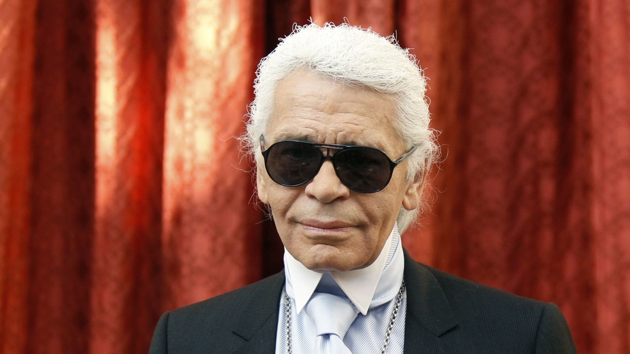 GALA VIDEO - “C’est quand même con…” : Karl Lagerfeld, ses mots étonnants sur son lit de mort