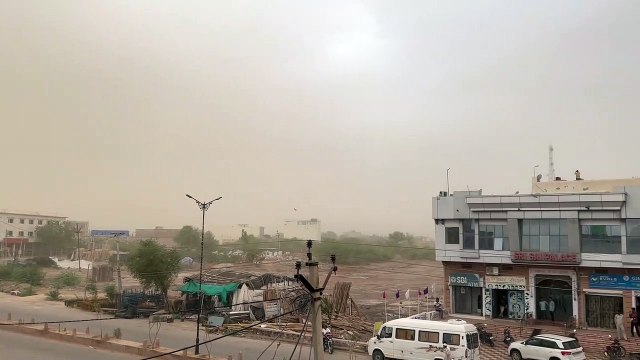 watch video : बिपरजॉय का असर, चली तेज आंधी व हल्की बूंदाबांदी