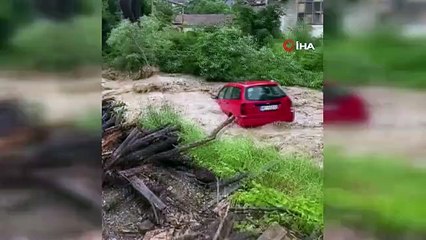 Sırbistan'daki selde 14 nehir taştı, OHAL ilan edildi