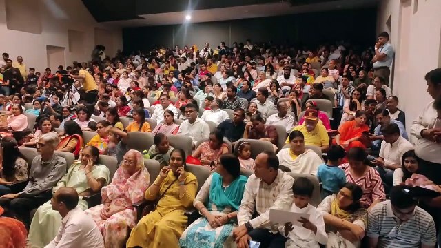 हनुमान चालीसा के पाठ के जरिए तो दूसरी ओर तबले पर मंदिर की घंटियां बजाकर दी प्रस्तुति