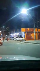 Delivery a cavalo: Homem faz entregas de comida a cavalo em Sã