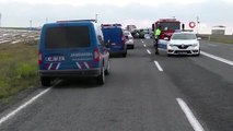 Une camionnette et un minibus sont entrés en collision à Konya： 4 morts