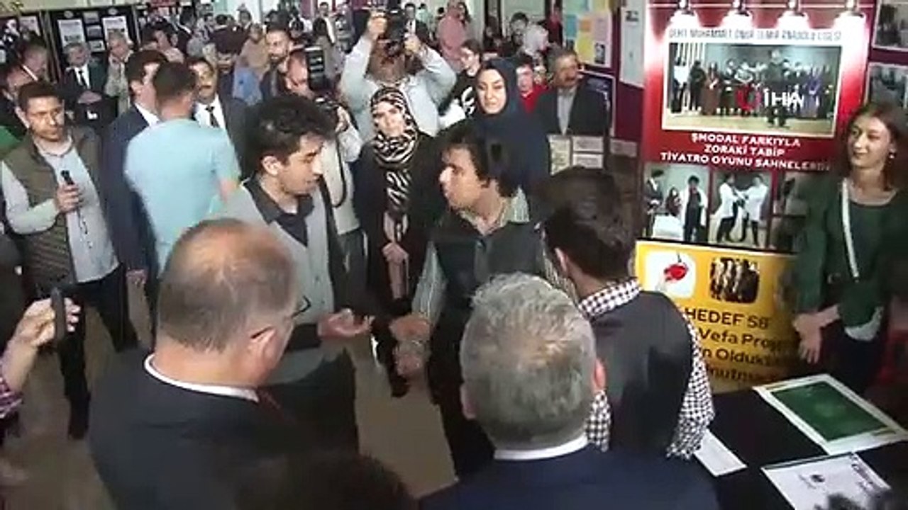 Les étudiants ont exposé leurs projets à l'exposition "Bonnes pratiques"