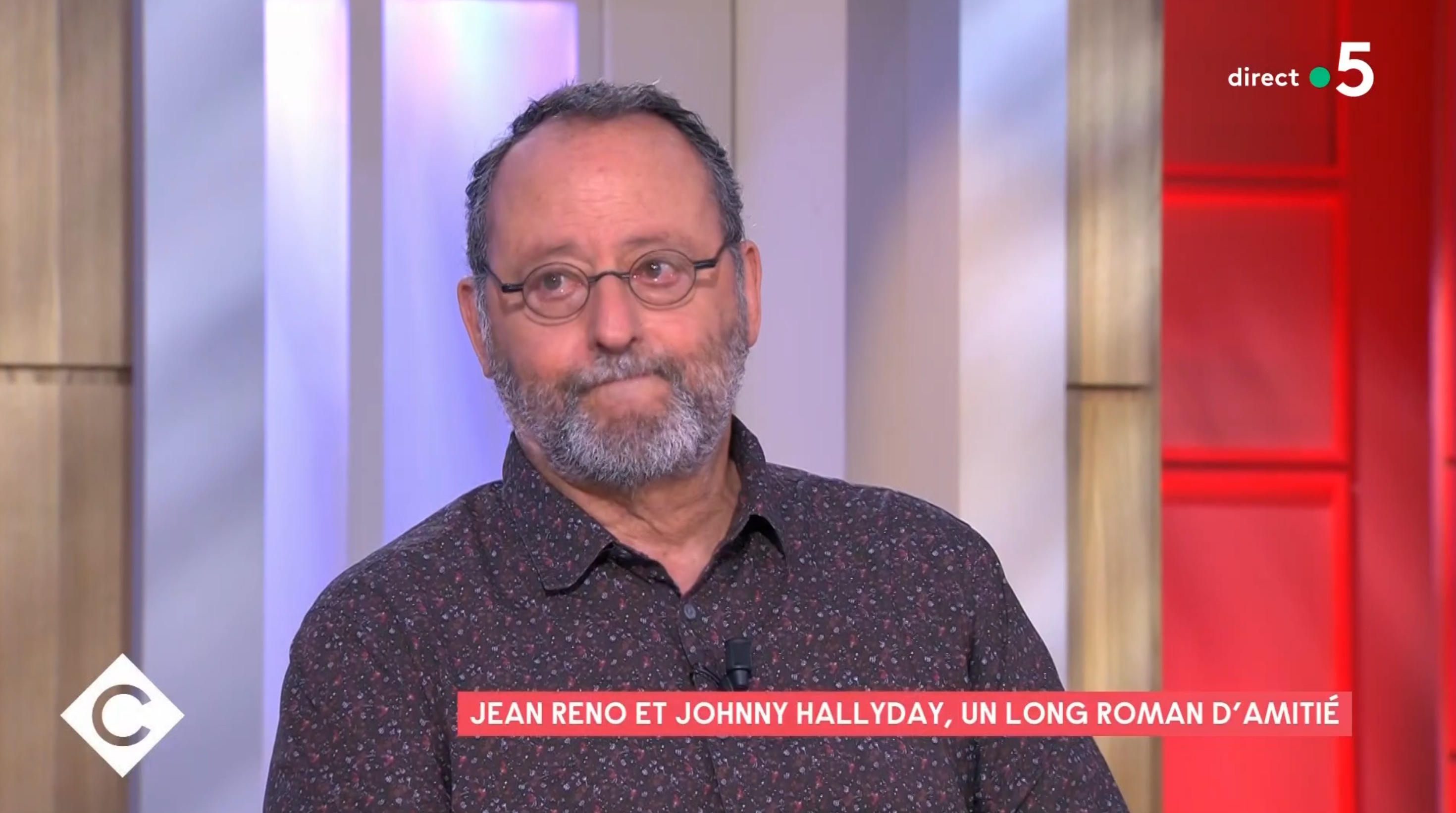 Il faut que je sois présent pour ses filles" : Jean Reno submergé par  l'émotion en évoquant le manque de son ami Johnny Hallyday dans C à vous