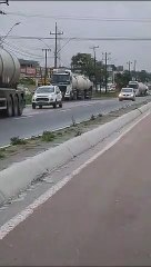 Vídeo mostra bandidos usando dispositivo de fumaça para fugir de abordagem da PRF