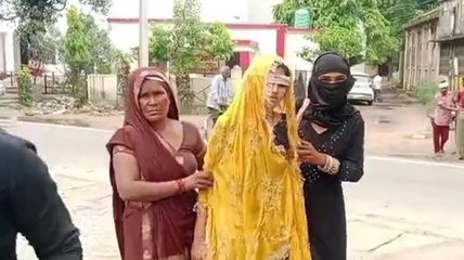 खीरी: दबंगों ने महिलाओं के साथ मारपीट कर किया ये काम, पुलिस पर भी गंभीर आरोप