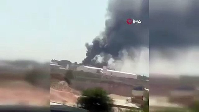 Incendie d'usine à Bursa： Le ciel est couvert de fumée noire