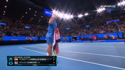 Quand Djokovic sort du court sans attendre l'autorisation de l'arbitre