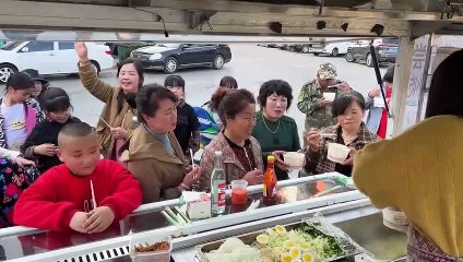 Selling Indonesian Food Chicken Soup by Truck in China