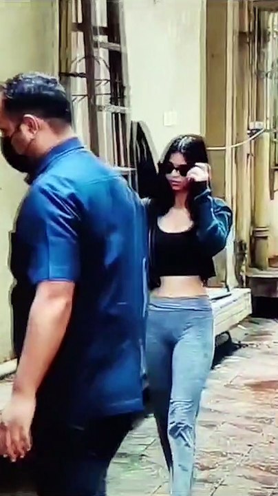 Shahrukh Khan's Daughter Suhana Khan Looking Gorgeous at Mumbai International Airport l live news