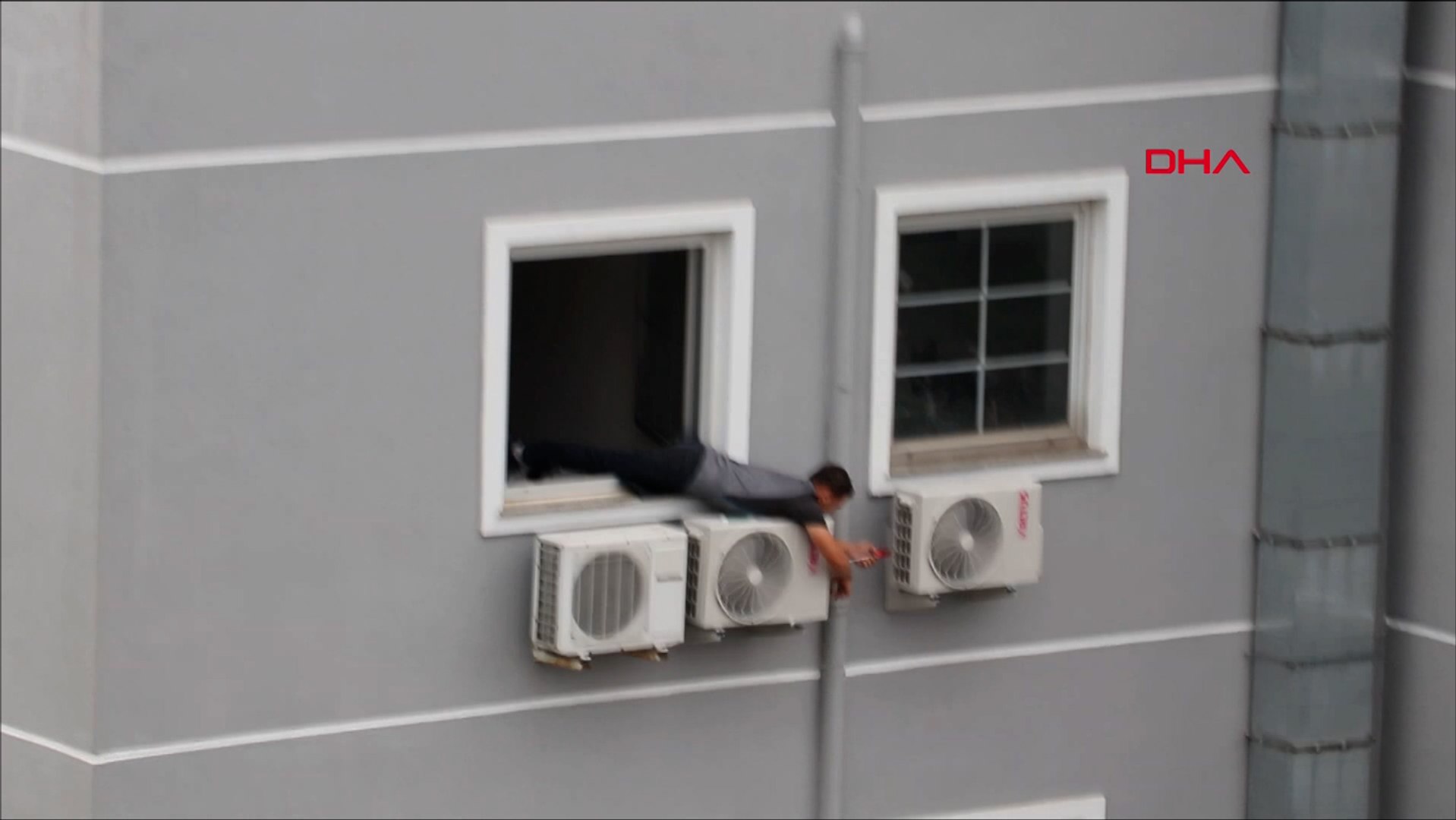 Klima ustası, iş güvenliğini hiçe saydı - Dailymotion Video