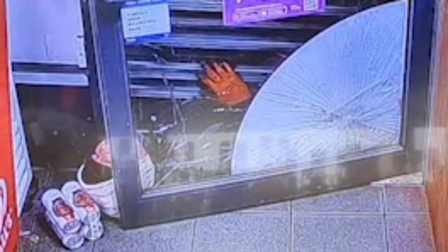 Fleeing robber gets stuck under store’s roller shutters