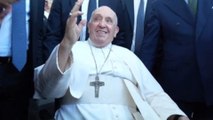 El papa regresó al Vaticano después de haber sido operado de una hernia abdominal