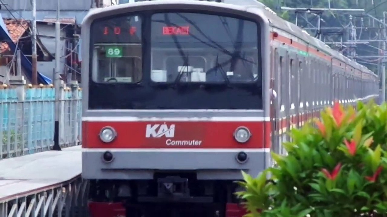 kesibukan stasiun kemayoran