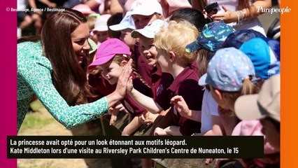 VIDEO Kate Middleton en total look léopard, un rot tonitruant l'interrompt en plein discours