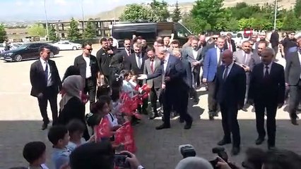 Hulusi Akar öğrencilere nasihat verdi, 340 bin öğrenci karne aldı