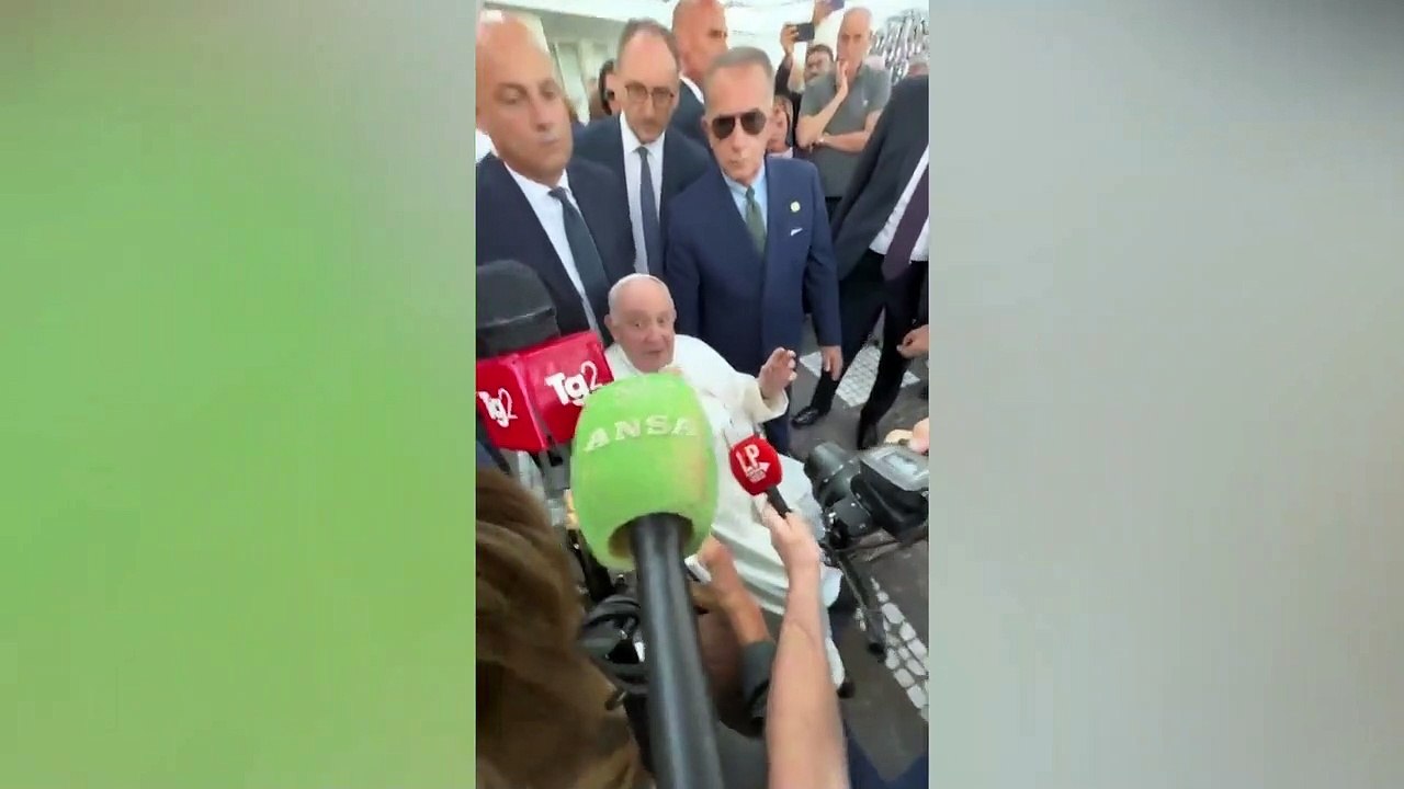 El Papa sale del hospital tras diez días ingresado por una operación de hernia abdominal