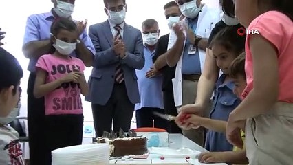 Yandal kliniğinde tedavi gören çocuklar karne heyecanı yaşadı