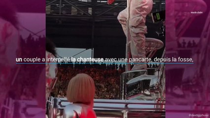 Beyonce annonce le sexe du bébé d'un couple fan en plein concert