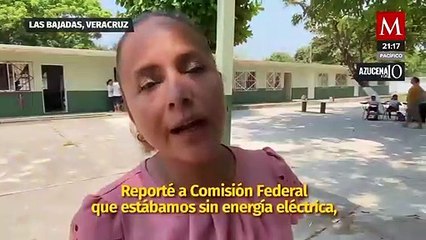 Estudiantes de Veracruz toman clases en el patio por falta de luz y fuerte calor