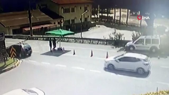 Freni boşalan kamyon kontrol noktasına böyle daldı