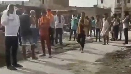 बिग ब्रेकिंग: अचानक भीषण आग लगने से 2 घर जलकर राख, 4 मवेशी की झुलसकर मौत