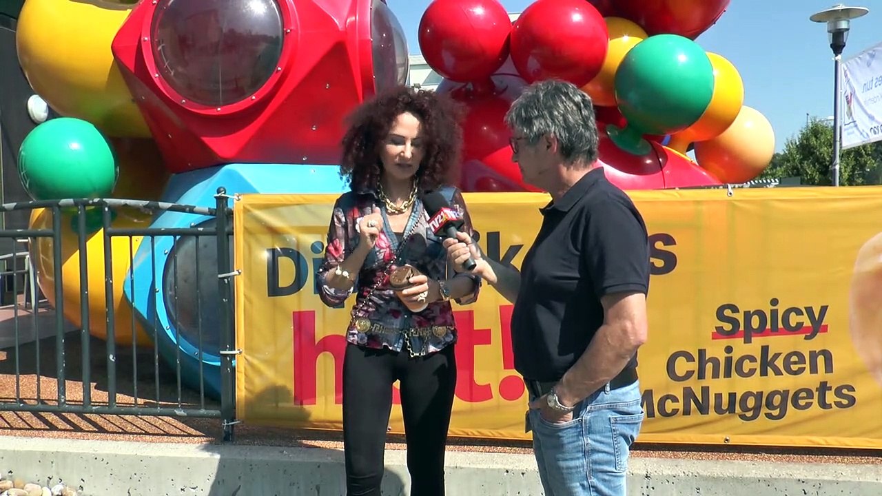 Christina Lugner, Hot Chocolate Frontman Greg Bannis, Michael Konsel beim Car Wash Day