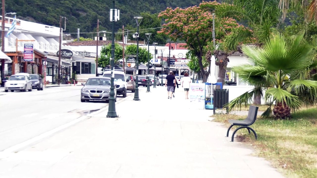 Τα έντονα καιρικά φαινόμενα δυσκολεύουν την έναρξη της καλοκαιρινής σεζόν στα Καμένα Βούρλα