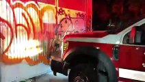 Voraz incendio consume predio utilizado para almacenar camiones de transporte público