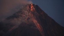 Cerca de 20.000 evacuados por el volcán Mayón en Filipinas, que vuelve a expulsar lava