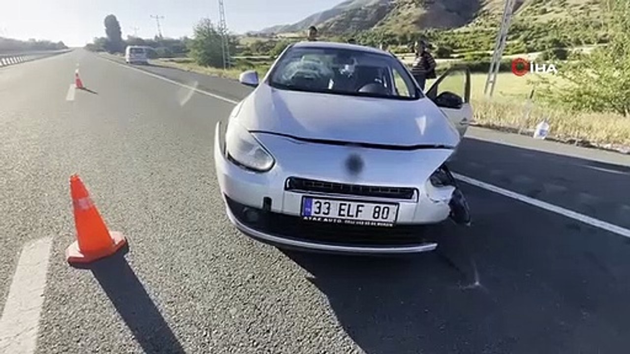 Une voiture avec un pneu explosé heurte des barrières à Elazig : 3 enfants 4 blessés